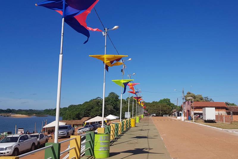 A 100 quilômetros de Marabá, a cidade de Palestina do Pará se torna um recanto para os veranistas que procuram nas águas do Araguaia descanso, contemplação da natureza e diversão.
FOTO: ASCOM CRGSP
DATA: 08.07.2018
PALESTINA DO PARÁ - PARÁ <div class='credito_fotos'>Foto: ASCOM CRGSP | <a href='/midias/2018/originais/9eb1d3e3-b519-436f-afc9-657b45226751.jpg' download><i class='fa-solid fa-download'></i> Download</a></div>