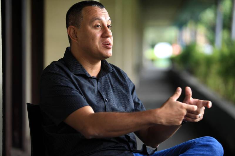 Um dos exemplos é o cabo Antônio Donato, que entrou na corporação em 2005. Ele, que já trabalhou na segurança de chefe de estado, na Ronda Tática Metropolitana (Rotam) e no Comando de Missões Especiais na área de inteligência da PM, conta as possibilidades que encontrou dentro da carreira.

FOTO: MÁCIO FERREIRA / AG. PARÁ
DATA: 17.05.2018
BELÉM - PARÁ <div class='credito_fotos'>Foto: MÁCIO FERREIRA/ AG. PARÁ   |   <a href='/midias/2018/originais/9ee6b5fd-9e5c-4b12-8e3d-68d33cc7be59.jpg' download><i class='fa-solid fa-download'></i> Download</a></div>