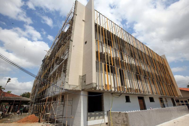 A saúde pública da Região Metropolitana de Belém vai ganhar mais um espaço para atendimento do Sistema Único de Saúde (SUS). Em dezembro o governo do Estado inaugura o Centro Médico de Especialidades (CEM), que vai concentrar, em um só lugar, a oferta de serviços ambulatoriais, consultas e diagnósticos. Com a nova unidade, se fortalecem os pilares da eficácia e da qualidade na saúde pública, bases importantes para uma boa prestação de serviço na rede estadual.
FOTO: SIDNEY OLIVEIRA / AG. PARÁ
DATA: 20.11.2018
BELÉM - PARÁ <div class='credito_fotos'>Foto: Sidney Oliveira/Ag. Pará | <a href='/midias/2018/originais/9f840eb2-a76d-4a27-8b10-a5a923c19bca.jpg' download><i class='fa-solid fa-download'></i> Download</a></div>