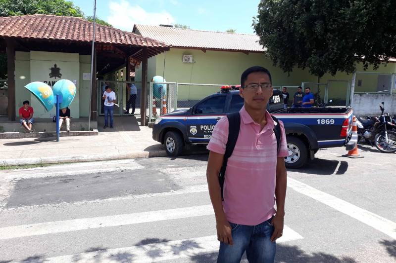 Alguns candidatos vieram de outros estados realizar a prova. Um deles foi o professor de Educação Física, Jean Barros, de 31 anos (foto), residente em Macapá-AP. Ele vem tentando ser servidor em um órgão da Segurança Pública.
FOTO: ASCOM SEAD
DATA: 18.03.2018
SANTARÉM - PARÁ <div class='credito_fotos'>Foto: ASCOM SEAD | <a href='/midias/2018/originais/9fa26c0d-2ee6-4804-afde-2ee59eeae9af.jpg' download><i class='fa-solid fa-download'></i> Download</a></div>
