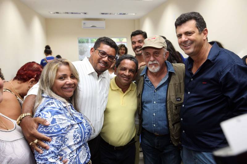 Nesta sexta-feira (6), um dia após completar 105 anos de emancipação, Marabá, município de forte vocação mineral e agrícola que o faz principal centro socioeconômico do sudeste paraense, recebeu importantes obras e serviços do Governo do Estado. Em destaque, investimentos nas áreas da saúde, educação, saneamento básico e segurança. As cerimônias contaram com a presença do governador Simão Jatene, parlamentares, prefeitos da região, entre outras autoridades. Durante a agenda de governo no município foi entregue oficialmente à população a nova Estação de Tratamento de Esgoto Sanitário (ETE) da Companhia de Saneamento do Pará (Cosanpa), o bloco IV do campus VIII da Universidade Estadual do Pará (Uepa, na foto) e mais de 90 veículos para unidades militares de Marabá e municípios da região. Além disso, também foi entregue à prefeitura 13 caminhões coletores de resíduos sólidos e assinado um termo aditivo para aquisição de equipamentos de hemodiálise para o Hospital Regional do Sudeste do Pará - Dr. Geraldo Veloso (HRSP), entre outros convênios.
FOTO: SIDNEY OLIVEIRA / AG. PARÁ
DATA: 06.04.2018
MARABÁ - PARÁ <div class='credito_fotos'>Foto: Agência Pará | <a href='/midias/2018/originais/9fdb547b-85ae-4b51-b6b9-e6689115bab3.jpg' download><i class='fa-solid fa-download'></i> Download</a></div>