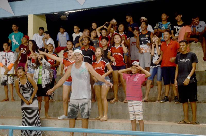A etapa regional dos Jogos Estudantis Paraenses (Jeps), realizada de 16 a 19 de maio, no município de Igarapé-Açu, no nordeste do Estado, selecionou os times que vão disputar a etapa estadual, em junho, em Belém. Depois dos quatro dias de disputas, Castanhal foi apontada como a delegação que levará para a próxima etapa o maior número de times.
FOTO: RAI PONTES / ASCOM SEDUC
DATA: 20.05.2018
IGARAPÉ-AÇU - PARÁ <div class='credito_fotos'>Foto: Rai Pontes/Ascom Seduc | <a href='/midias/2018/originais/9fe45428-99ec-488f-b6e6-c2816b957dfd.jpg' download><i class='fa-solid fa-download'></i> Download</a></div>
