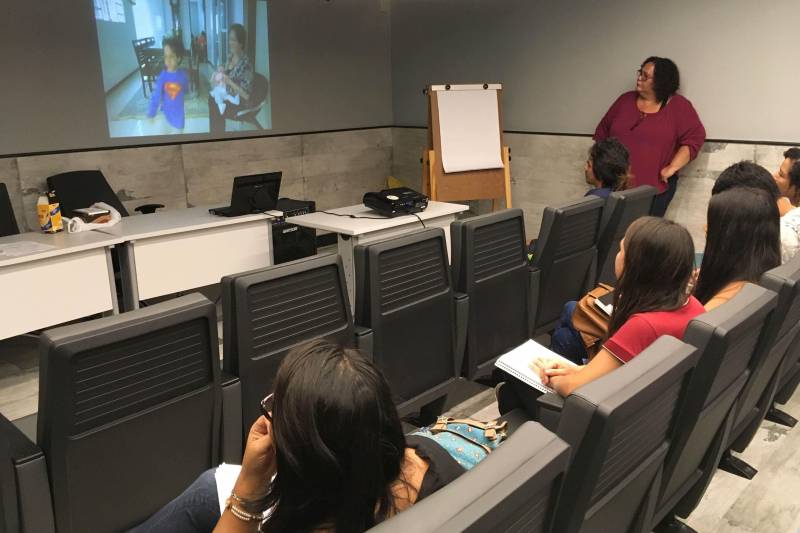 Agricultores familiares, artesãos, voluntários e conselheiros do Parque Estadual do Utinga participam, até esta quinta-feira, 26, de um curso sobre “Administração em Empreendimentos Comunitários” (foto) realizado pelo Instituto de Desenvolvimento Florestal e da Biodiversidade (Ideflor-bio), em parceria com a Secretaria Estadual de Turismo (Setur) e o Sistema Nacional de Aprendizagem Rural (Senar).
FOTO: ASCOM IDEFLOR-BIO
DATA: 25.04.2018
BELÉM - PARÁ <div class='credito_fotos'>Foto: Ascom Ideflor-Bio | <a href='/midias/2018/originais/a0498c38-1884-418e-ad3c-4c9565d3ba44.jpg' download><i class='fa-solid fa-download'></i> Download</a></div>