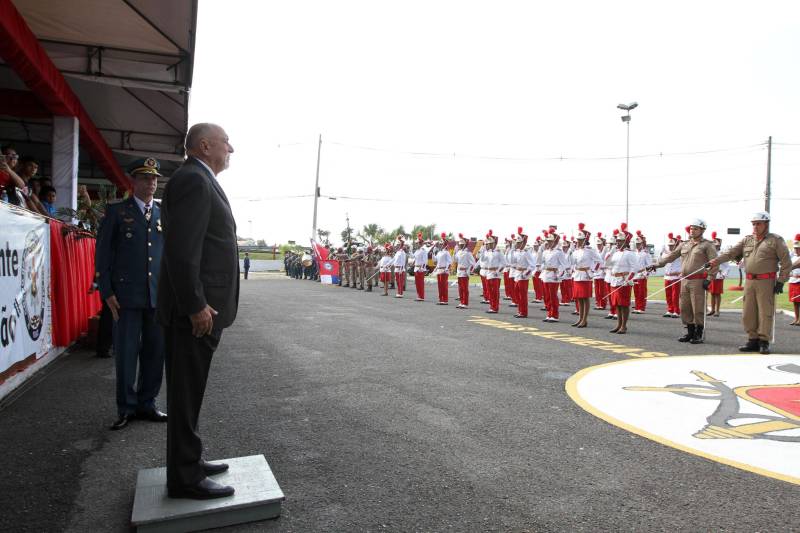 O Corpo de Bombeiros Militar do Pará completou nesta sexta-feira, 23, seu 136º aniversário. Uma solenidade no Quartel General da corporação, em Belém, marcou a data. A cerimônia contou com a presença do governador do Estado, Simão Jatene (foto).

FOTO: CRISTINO MARTINS / AG. PARÁ
DATA: 23.11.2018
BELÉM - PARÁ <div class='credito_fotos'>Foto: Cristino Martins/Ag. Pará   |   <a href='/midias/2018/originais/a068425f-42a4-49d2-9430-010b08ad9f2b.jpg' download><i class='fa-solid fa-download'></i> Download</a></div>