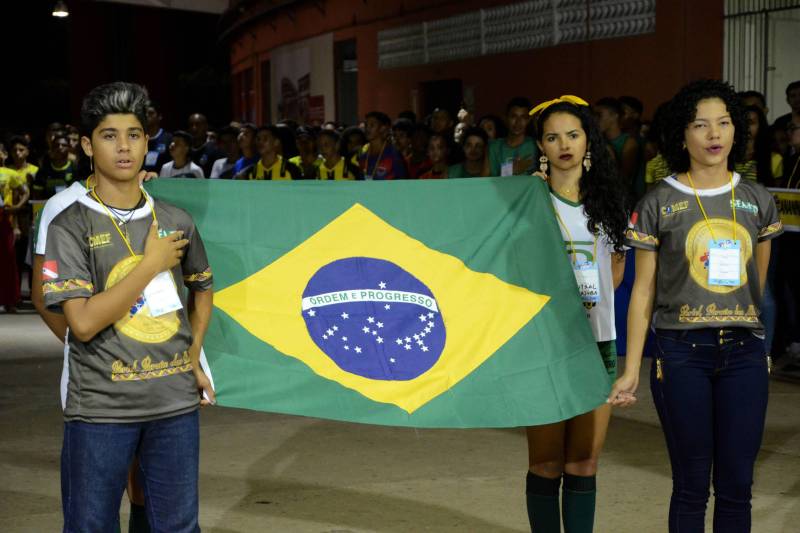 A abertura da Etapa Estadual dos Jogos Estudantis Paraenses (Jeps) 2018 teve um sabor especial para os 883 atletas, técnicos e dirigentes do esporte escolar que participaram da cerimônia na noite desta terça-feira, 19, no Estádio Jornalista Edgar Proença, o Mangueirão.
FOTO: FERNANDO NOBRE / ASCOM SEDUC
DATA: 19.06.2018
BELÉM - PARÁ <div class='credito_fotos'>Foto: FERNANDO NOBRE/ASCOM SEDUC | <a href='/midias/2018/originais/a071761a-bacb-4ee1-bbc8-2a308d9552e8.jpg' download><i class='fa-solid fa-download'></i> Download</a></div>