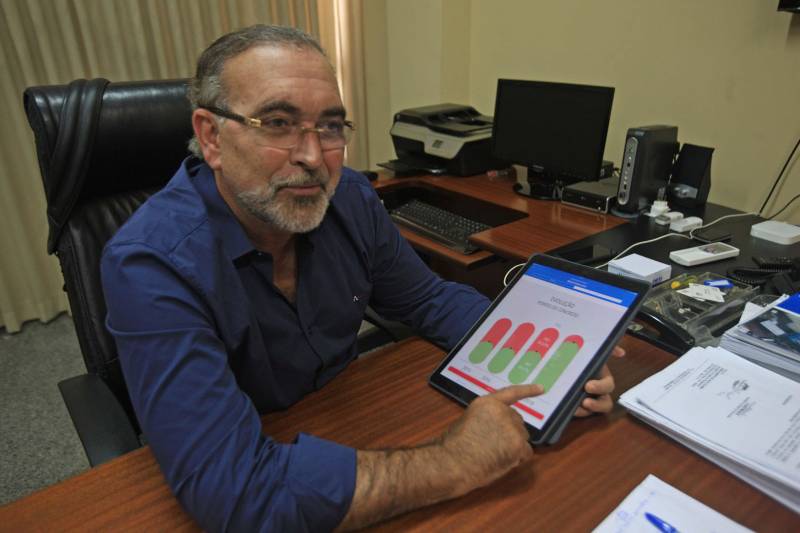 Mais de R$500 milhões por ano estão sendo investidos na malha viária de todo o Estado. O objetivo principal, além de melhorar a mobilidade urbana é trazer mais conforto aos moradores dos municípios por onde as estradas e rodovias passam e aos motoristas e passageiros que precisam trafegar por elas. Divididas em frentes de trabalho, a Secretaria de Estado de Transportes (Setran) criou três projetos para investir o montante de verba direcionada a malha viária, são eles o “Manutenção Integral”, o “Asfalto na Estrada” e o “Pontes Concretas”. O secretário da Setran, Kleber Menezes (foto), comenta que, ao longo do governo Simão Jatene, construção e reconstrução de pontes têm sido uma prioridade e explica o porque.
FOTO: CARLOS SODRÉ / AG. PARÁ
DATA: 21.04.2018
BELÉM - PARÁ <div class='credito_fotos'>Foto: Agência Pará | <a href='/midias/2018/originais/a0b1b76b-f391-42c4-9d99-05e05e2c6e4e.jpg' download><i class='fa-solid fa-download'></i> Download</a></div>