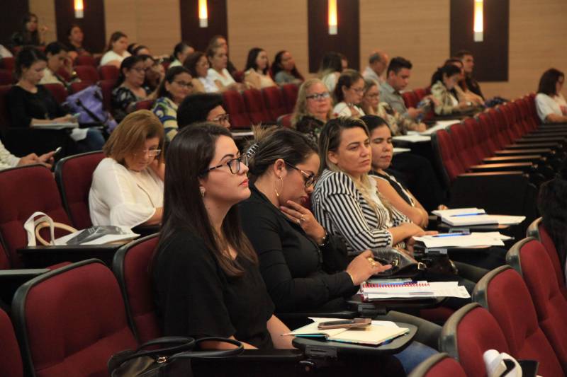 O segundo dia da Oficina de Trabalho da Comissão Estadual de Erradicação ao Trabalho Escravo (Coetrae) ocorreu na manhã desta quinta-feira, 26, no Auditório Aluysio Chaves, no Tribunal Regional do Trabalho da 8° Região, em Belém
FOTO: WAGNER ALMEIDA / ASCOM SEJUDH
DATA: 26.04.2018
BELÉM - PARÁ <div class='credito_fotos'>Foto: Wagner Almeida/ Ascom Sejudh | <a href='/midias/2018/originais/a0b9adf3-7867-45a9-b630-041e5de7b891.jpg' download><i class='fa-solid fa-download'></i> Download</a></div>