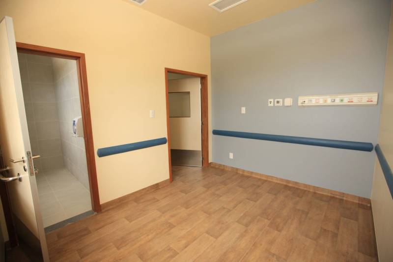 “A população de Itaituba vai contar com uma estrutura fora do comum em hospitais públicos do Brasil”. A afirmação é do engenheiro Gustavo Garoli, gerente geral da obra do Hospital Regional do Tapajós, no município de Itaituba, que está com a estrutura 95% concluída. O hospital que fica na região sudoeste do Estado deve beneficiar, além de cerca de 100 mil itaitubenses, moradores de nove municípios vizinhos.

FOTO: MÁCIO FERREIRA / AG. PARÁ
DATA: 19.12.2018
ITAITUBA - PARÁ <div class='credito_fotos'>Foto: MÁCIO FERREIRA/ AG. PARÁ   |   <a href='/midias/2018/originais/a0e020f0-9b92-4a1a-8ccf-03946f8a99b7.jpg' download><i class='fa-solid fa-download'></i> Download</a></div>