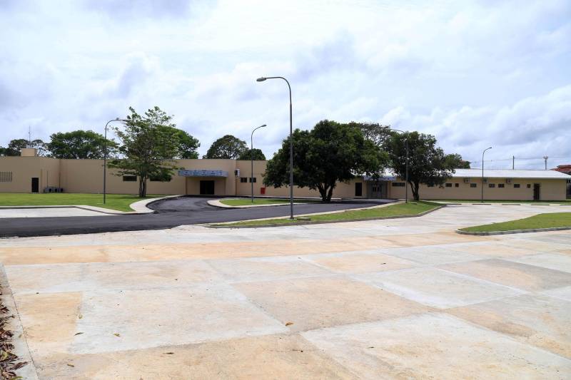 O novo Hospital Santa Rosa, no município de Abaetetuba, no nordeste do Pará, está pronto e será entregue pelo governo do Estado à Prefeitura, na primeira quinzena do mês de dezembro.

FOTO: MÁCIO FERREIRA / AG. PARÁ
DATA: 29.11.2018
ABAETETUBA - PARÁ <div class='credito_fotos'>Foto: MÁCIO FERREIRA/ AG. PARÁ   |   <a href='/midias/2018/originais/a0ea5b8d-0694-4e18-bd18-c6c7d6009002.jpg' download><i class='fa-solid fa-download'></i> Download</a></div>