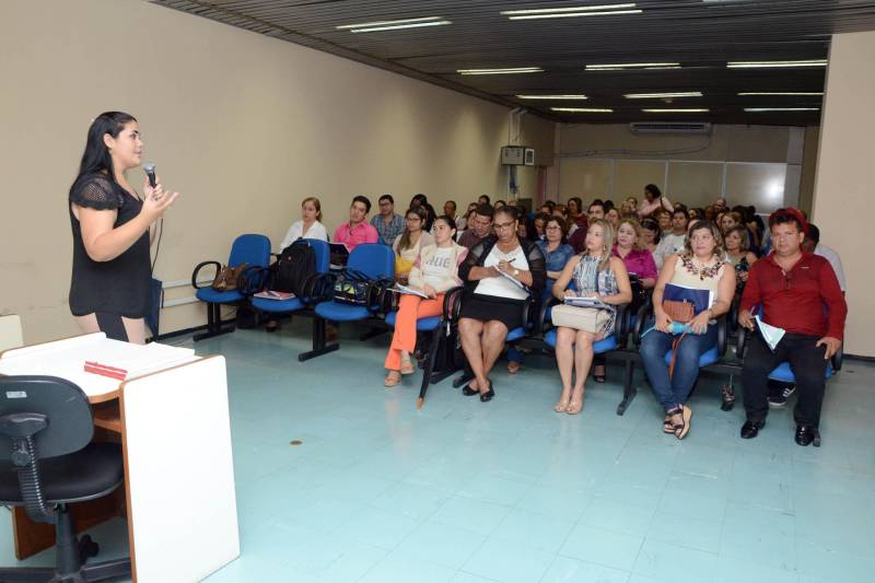 Educadores que integram a Unidade Seduc na Escola 3 (USE 3) debateram nesta quarta-feira (7), durante jornada pedagógica realizada no Centur, em Belém, aspectos da Base Nacional Comum Curricular (BNCC) e o que tem sido feito para adaptar as unidades de ensino a essa nova legislação, vigente desde o final do ano passado. Na foto, a palestrante Nathania Soares.
FOTO: RAI PONTES / ASCOM SEDUC
DATA: 07.08.2018
BELÉM - PARÁ <div class='credito_fotos'>Foto: Rai Pontes/Ascom Seduc | <a href='/midias/2018/originais/a0fb40c7-1e3a-4994-90fe-fc0670b35f2a.jpg' download><i class='fa-solid fa-download'></i> Download</a></div>