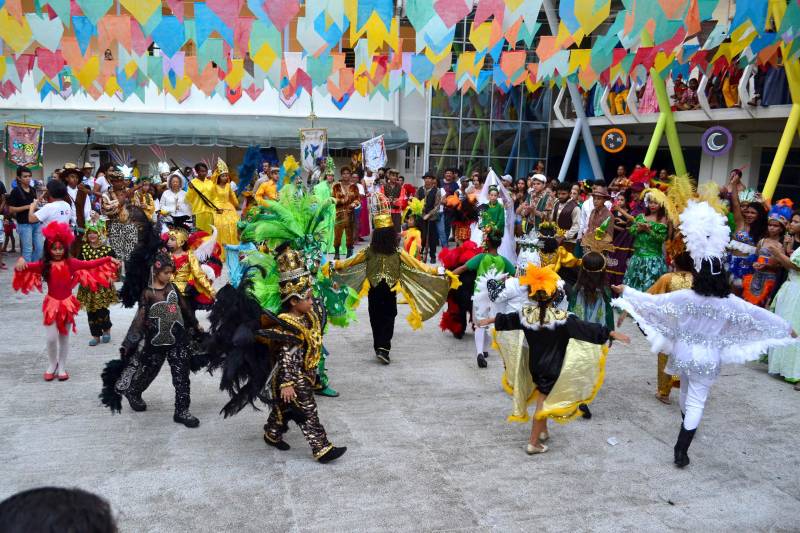 O Teatro Margarida Schivasappa, da Fundação Cultural do Pará (FCP), apresenta manifestações típicas de Belém do Pará, pássaros juninos e cordões de pássaros, sempre às 19h, na programação do Arraial de Todos os Santos.
FOTO: ASCOM FCP
DATA: 25.06.2018
BELÉM - PARÁ <div class='credito_fotos'>Foto: ASCOM FCP | <a href='/midias/2018/originais/a1476fca-a5ce-4e8c-a98b-73c1d95c81ba.jpg' download><i class='fa-solid fa-download'></i> Download</a></div>