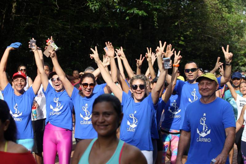 Uma reabertura feita a milhares de mãos. A fita inaugural colocada no inicio da trilha principal do Parque do Utinga foi rompida por mais de cinco mil pessoas ansiosas pelo inicio da caminhada, marcando o segundo dia da programação de reabertura do mais novo espaço paraense de lazer e interatividade com a natureza.
FOTO: SIDNEY OLIVEIRA / AG. PARÁ
DATA: 17.03.2018
BELÉM - PARÁ <div class='credito_fotos'>Foto: Sidney Oliveira/Ag. Pará | <a href='/midias/2018/originais/a165453f-7ef5-41b1-a5f6-12049045186e.jpg' download><i class='fa-solid fa-download'></i> Download</a></div>