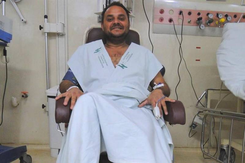 Após ser vítima de um infarto, Francisco Hugo Freire Gomes, 42 anos, passou alguns dias internado na Unidade de Terapia Intensiva (UTI) do Hospital Regional Público da Transamazônica (HRPT), em Altamira, no sudoeste do Pará. Enquanto se recuperava, ele aproveitava para se movimentar.
FOTO: ASCOM HRPT
DATA: 07.03.2018
ALTAMIRA - PARÁ <div class='credito_fotos'>Foto: ASCOM HRPT | <a href='/midias/2018/originais/a1e14b3d-b9c4-4d8f-a066-f2940047fc00.jpg' download><i class='fa-solid fa-download'></i> Download</a></div>