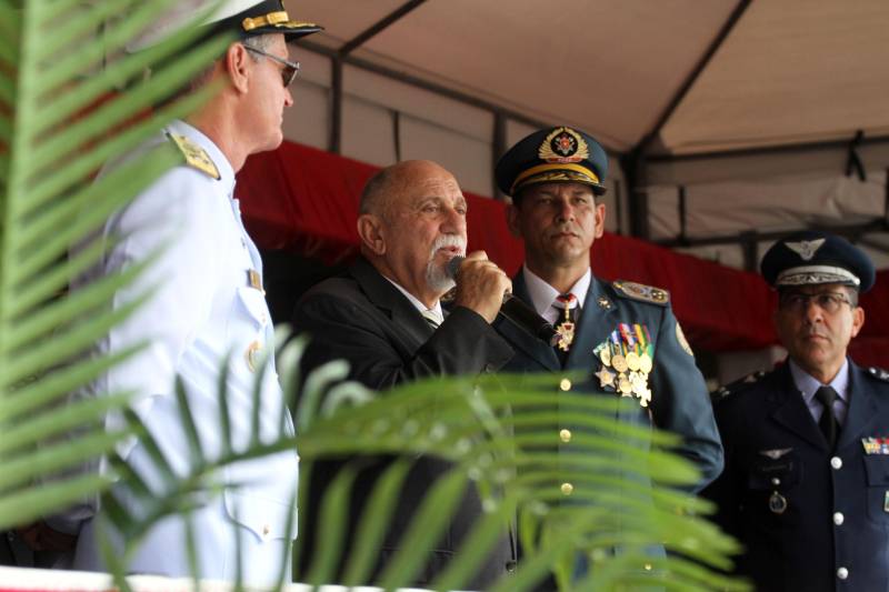 O Corpo de Bombeiros Militar do Pará completou nesta sexta-feira, 23, seu 136º aniversário. Uma solenidade no Quartel General da corporação, em Belém, marcou a data. A cerimônia contou com a presença do governador do Estado, Simão Jatene (foto).

FOTO: CRISTINO MARTINS / AG. PARÁ
DATA: 23.11.2018
BELÉM - PARÁ <div class='credito_fotos'>Foto: Cristino Martins/Ag. Pará   |   <a href='/midias/2018/originais/a27985da-d584-4b34-8e8c-8d8a1036187a.jpg' download><i class='fa-solid fa-download'></i> Download</a></div>
