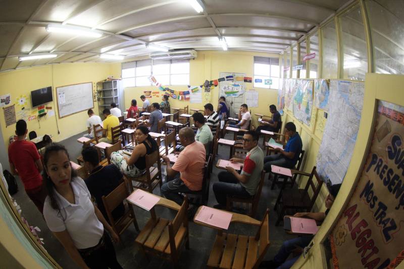 Dos 10 concursos realizados em 2018, dois foram inéditos: o para a Secretaria de Comunicação do Estado, homologado no último dia 23 de novembro, com sete vagas preenchidas, e o para agente prisional da Susipe, com previsão de homologação para o dia 13 de dezembro e 500 vagas ofertadas. Outros concursos realizados em 2018 que aguardam apenas a homologação são para 469 demais cargos na Susipe, para a Adepará (foto), Detran e Seaster.

FOTO: THIAGO GOMES / ARQUIVO AG. PARÁ
DATA: 07.12.2018
BELÉM - PARÁ <div class='credito_fotos'>Foto: Thiago Gomes /Ag. Pará   |   <a href='/midias/2018/originais/a29ebd8d-d413-4030-8ff7-20a1bd759f37.jpg' download><i class='fa-solid fa-download'></i> Download</a></div>