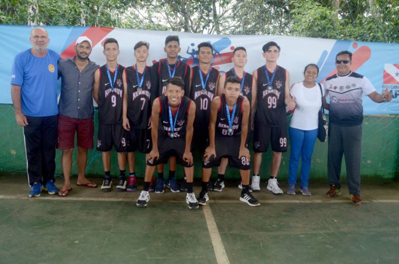 A etapa regional dos Jogos Estudantis Paraenses (Jeps), realizada de 16 a 19 de maio, no município de Igarapé-Açu, no nordeste do Estado, selecionou os times que vão disputar a etapa estadual, em junho, em Belém. Depois dos quatro dias de disputas, Castanhal foi apontada como a delegação que levará para a próxima etapa o maior número de times.
FOTO: RAI PONTES / ASCOM SEDUC
DATA: 20.05.2018
IGARAPÉ-AÇU - PARÁ <div class='credito_fotos'>Foto: Rai Pontes/Ascom Seduc | <a href='/midias/2018/originais/a2bc7959-27b8-4a92-a221-a0b9ac8e3a86.jpg' download><i class='fa-solid fa-download'></i> Download</a></div>