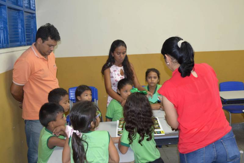 Agentes de educação do Departamento de Trânsito do Estado (Detran), em parceria com os graduandos de pedagogia do Instituto Federal de Educação do Pará (IFPA), levaram, nesta terça-feira (27) e quarta-feira (28), palestras e dinâmicas de educação para o trânsito às escolas da rede particular e pública da capital. A ação faz parte do projeto Educação no Trânsito nas Escolas.
FOTO: ASCOM DETRAN
DATA: 28.02.2018
BEWLÉM - PARÁ <div class='credito_fotos'>Foto: ASCOM DETRAN | <a href='/midias/2018/originais/a32c995c-ccb4-48a3-be0e-ec48051fbb6d.jpg' download><i class='fa-solid fa-download'></i> Download</a></div>