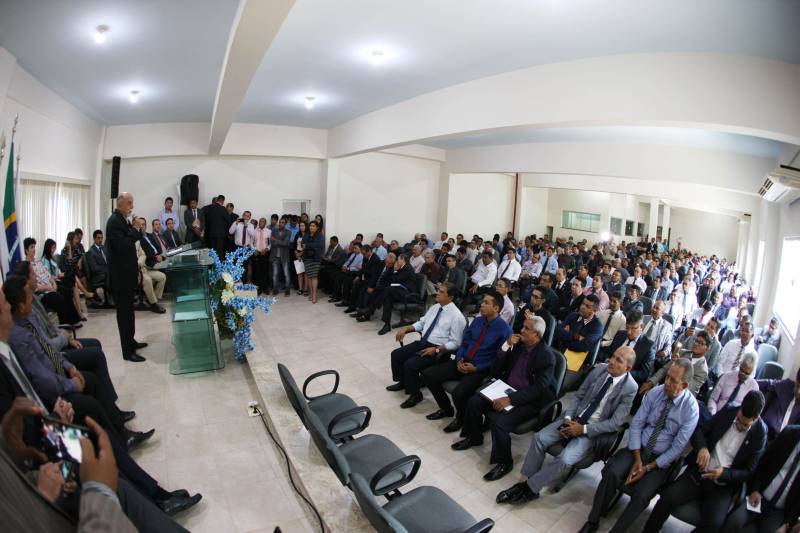 O governador Simão Jatene (foto) participou da reunião de lideranças da Assembleia de Deus, no Pará. A presença dele atendeu a um convite feito pela Convenção Interestadual de Ministros e Igrejas Evangélicas Assembleias de Deus no Estado do Pará (Comieadepa). Acompanhado do presidente da Assembleia Legislativa do Estado do Pará (Alepa), Márcio Miranda e do deputado estadual, Olival Marques.
FOTO: ANTONIO SILVA / AG. PARÁ
DATA: 28.03.2018
BELÉM - PARÁ <div class='credito_fotos'>Foto: Antônio Silva/Ag. Pará | <a href='/midias/2018/originais/a38ea9ad-d86f-46ad-8654-b0148a1cd366.jpg' download><i class='fa-solid fa-download'></i> Download</a></div>