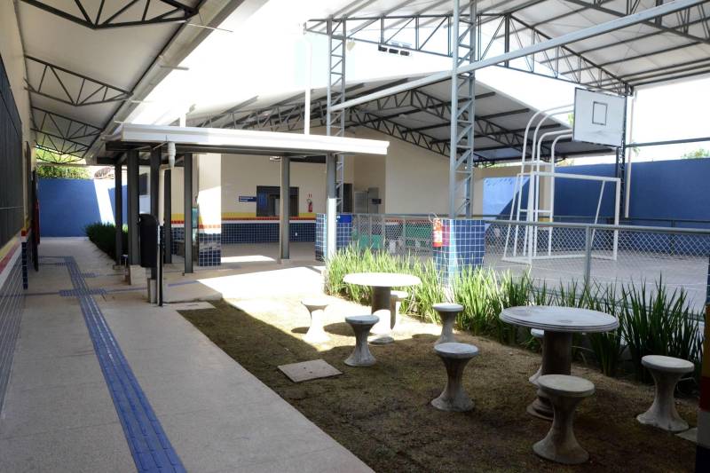 A nova escola é a sexta que o governo entrega desde março. Na próxima quinta-feira, 28, será inaugurada a Escola de Ensino Fundamental Gregório de Almeida Brito; localizada no Paar (Ananindeua).
FOTO: FERNANDO NOBRE / ASCOM SEDUC
DATA: 23.06.2018
ANANINDEUA - PARÁ <div class='credito_fotos'>Foto: FERNANDO NOBRE/ASCOM SEDUC | <a href='/midias/2018/originais/a3da9fa6-99dd-47b5-b0cf-b908bdd65243.jpg' download><i class='fa-solid fa-download'></i> Download</a></div>