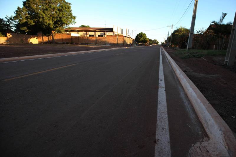 O governador Simão Jatene desembarca nesta segunda-feira (25) no município de Floresta do Araguaia (foto), para entrega de pavimentação asfáltica na rua XV de Novembro. Na sequência, fará pronunciamento na Câmara de Vereadores. A programação terá continuidade, à tarde, no Distrito de Serra Pelada, em Curionópolis, onde será inaugurada a Escola Estadual de Ensino Médio Joaquina Diamantina.
FOTO: ANTONIO SILVA / AG. PARÁ
DATA: 25.06.2018
FLORESTA DO ARAGUAIA - PARÁ <div class='credito_fotos'>Foto: Antônio Silva/Ag. Pará | <a href='/midias/2018/originais/a40db00d-ffde-4301-b21c-3f77be7054fa.jpg' download><i class='fa-solid fa-download'></i> Download</a></div>