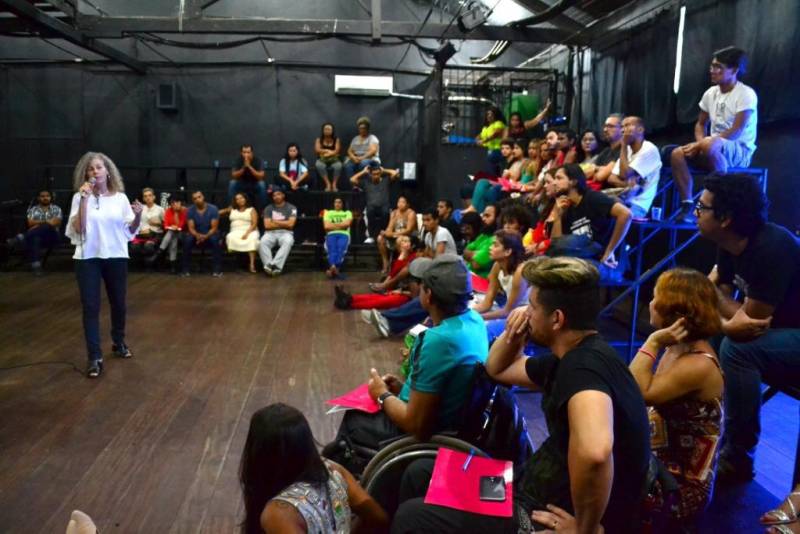 Este ano o Laboratório de Aperfeiçoamento, promovido pela Fundação Cultural do Pará (FCP) nas Oficinas Curro Velho, traz reflexões e práticas em diversidade voltadas para instrutores e futuros instrutores de artes cênicas. A programação, que terá três palestrantes, encerra nesta quinta-feira (8), com mesa redonda e atividades práticas.
FOTO: ASCOM FCP
DATA: 08.02.2018
BELÉM - PARÁ <div class='credito_fotos'>Foto: ASCOM FCP | <a href='/midias/2018/originais/a4c20084-de55-4c5d-ab1e-99ea1437b5ec.jpg' download><i class='fa-solid fa-download'></i> Download</a></div>