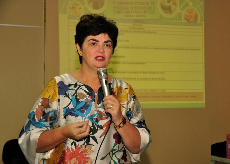 Para a secretária adjunta de Estado de Saúde, Heloisa Guimarães, já era hora da saúde pública absorver os benefícios trazidos pelas terapias alternativas, que podem ser indicadas pelos médicos para tratar ansiedade, insônia, estresse e dor nos pacientes, que além de provocarem muitos problemas de saúde, podem agravar os sintomas de doenças crônicas, como depressão e hipertensão.
FOTO: JOSÉ PANTOJA / ASCOM SESPA
DATA: 22.03.2018
BELÉM - PARÁ <div class='credito_fotos'>Foto: José Pantoja / Ascom Sespa | <a href='/midias/2018/originais/a4ea029e-871a-4973-84a1-f033ffc64a80.jpg' download><i class='fa-solid fa-download'></i> Download</a></div>