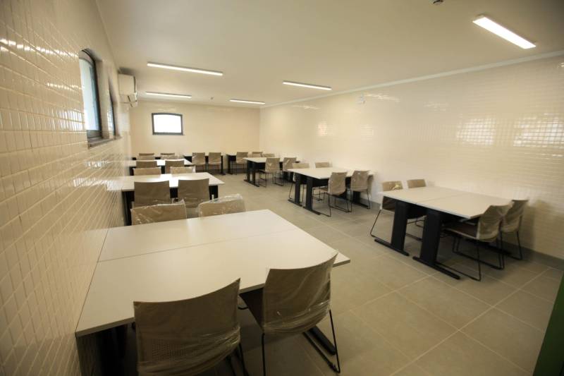 A inauguração do Liceu de Música de Bragança, neste dia 15, pode ser entendida como acontecimento de rotina de governo, mas a entrega das instalações, que ocupam um prédio da primeira metade do século passado, e um teatro contemporâneo, tem um significado para além dos acontecimentos de agenda da administração pública.

FOTO: MÁCIO FERREIRA / AG. PARÁ
DATA: 14.12.2018
BRAGANÇA - PARÁ <div class='credito_fotos'>Foto: MÁCIO FERREIRA/ AG. PARÁ   |   <a href='/midias/2018/originais/a4f7e85b-094e-48a2-a090-68e3225c99ec.jpg' download><i class='fa-solid fa-download'></i> Download</a></div>