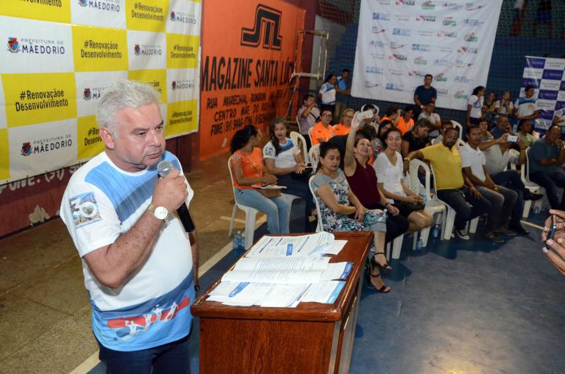 Uma intensa programação cultural, social e esportiva movimenta a cidade de Mãe do Rio, nesta sexta-feira (11), quando o município comemora 30 anos de fundação. Os competidores da etapa regional de Mãe do Rio dos Jogos Estudantis Paraenses (Jeps) terão um forte aliado durante os cinco dias da competição: a animação da torcida local. Na fdoto, o prefeito da cidade, José Rabelo Oliveira, o "Doido Rabelo".
FOTO: ELISEU DIAS / ASCOM SEDUC
DATA: 09.05.2018
MÃE DO RIO - PARÁ <div class='credito_fotos'>Foto: Eliseu Dias / Ascom Seduc | <a href='/midias/2018/originais/a5046f35-9a1a-4619-af2b-fa66367cdc2a.jpg' download><i class='fa-solid fa-download'></i> Download</a></div>