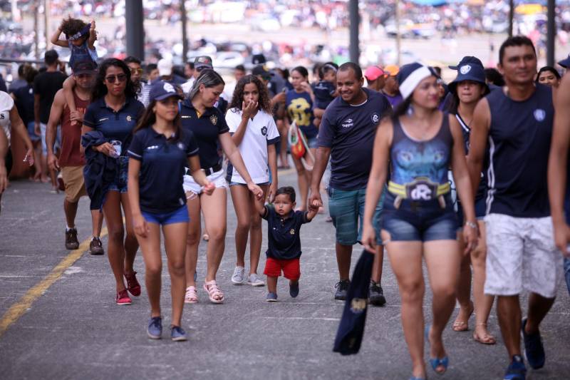 O Clube do Remo venceu o Paysandu por 2 a 1 na tarde deste domingo, partida realizada no Estádio Mangueirão, e largou na frente pelo título do Campeonato Paraense de 2018.
FOTO: THIAGO GOMES / AG. PARÁ
DATA: 01.04.2018
BELÉM - PARÁ <div class='credito_fotos'>Foto: Thiago Gomes /Ag. Pará | <a href='/midias/2018/originais/a53adc5b-c80b-4834-8426-d912f2dc85e7.jpg' download><i class='fa-solid fa-download'></i> Download</a></div>