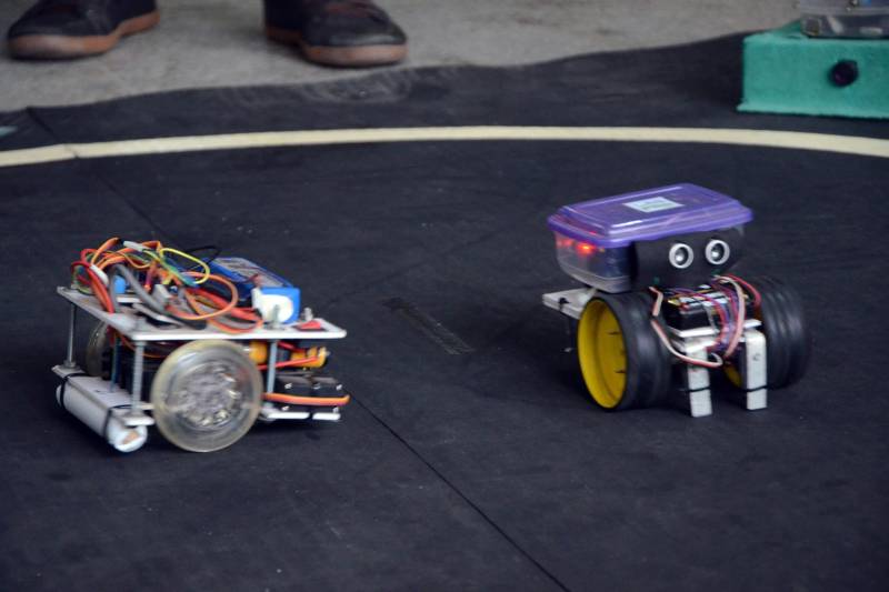 Agentes potenciais para transformação social, alunos da rede estadual participaram da I TechCamp Pará, uma iniciativa voltada à aprendizagem ativa, que engloba projetos e desafios nas áreas de ciência, tecnologia, engenharia e matemática. A apresentação dos projetos ocorreu nesta sexta-feira (14), na Escola Estadual Augusto Meira, em Belém, e reuniu mais de mil pessoas.

FOTO: ASCOM SEDUC
DATA: 13.12.2018
BELÉM - PARA <div class='credito_fotos'>Foto: ASCOM SEDUC   |   <a href='/midias/2018/originais/a5efa209-b6b8-479f-b78b-ccc1176804f8.jpg' download><i class='fa-solid fa-download'></i> Download</a></div>