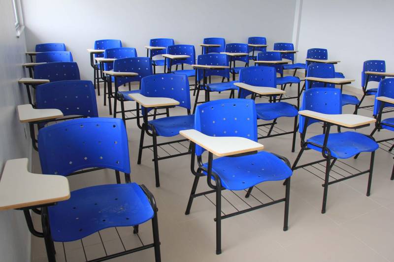 No próximo sábado, 8, o governador do Estado do Pará, Simão Jatene, inaugura o serviço de Hemodiálise do Hospital Regional do Sudeste do Pará - Dr. Geraldo Veloso (HRSP, na foto), em Marabá, no sudeste do estado. Com um investimento de mais de R$ 1,7 milhão, o setor possui 20 máquinas e poderá atender a 103 pacientes por mês, produzindo uma média mensal de 1.500 sessões. A entrega ampliará o atendimento a pacientes renais do Estado, junto com outras Unidades já em funcionando, como o Hospital Regional do Baixo Amazonas (HRBA), em Santarém, e o Hospital Regional Público da Transamazônica (HRPT), em Altamira – também, gerenciadas pela Pró-Saúde Associação de Assistência Social e Hospitalar. 

FOTO: RODOLFO OLIVEIRA / AG. PARÁ
DATA: 07.12.2018
MARABÁ - PARÁ <div class='credito_fotos'>Foto: Rodolfo Oliveira/Ag. Pará   |   <a href='/midias/2018/originais/a61854f9-64eb-4b4f-a5da-3934c34b382a.jpg' download><i class='fa-solid fa-download'></i> Download</a></div>