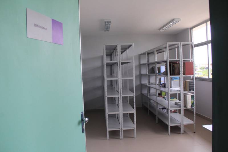 No próximo sábado, 8, o governador do Estado do Pará, Simão Jatene, inaugura o serviço de Hemodiálise do Hospital Regional do Sudeste do Pará - Dr. Geraldo Veloso (HRSP, na foto), em Marabá, no sudeste do estado. Com um investimento de mais de R$ 1,7 milhão, o setor possui 20 máquinas e poderá atender a 103 pacientes por mês, produzindo uma média mensal de 1.500 sessões. A entrega ampliará o atendimento a pacientes renais do Estado, junto com outras Unidades já em funcionando, como o Hospital Regional do Baixo Amazonas (HRBA), em Santarém, e o Hospital Regional Público da Transamazônica (HRPT), em Altamira – também, gerenciadas pela Pró-Saúde Associação de Assistência Social e Hospitalar. 

FOTO: RODOLFO OLIVEIRA / AG. PARÁ
DATA: 07.12.2018
MARABÁ - PARÁ <div class='credito_fotos'>Foto: Rodolfo Oliveira/Ag. Pará   |   <a href='/midias/2018/originais/a6740cf5-1439-405c-9647-de4be2746ce7.jpg' download><i class='fa-solid fa-download'></i> Download</a></div>