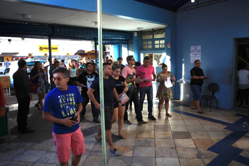 As provas objetivas e subjetivas do concurso da Agência de Regulação e Controle de Serviços Públicos do Estado do Pará (Arcon, na foto) ocorreram na manhã desta domingo, 8. No total, 6.436 candidatos se inscreveram para disputar as 34 vagas do concurso público C-175, destinado ao provimento de cargos de níveis médio e superior. O certame será executado pelo Instituto Americano de Desenvolvimento (Iades).
FOTO: CARLOS SODRÉ / AG. PARÁ
DATA: 08.07.2018
BELÉM - PARÁ <div class='credito_fotos'>Foto: Carlos Sodré/Agência Pará | <a href='/midias/2018/originais/a689c37b-3e76-4f37-92c6-5aacb344ba47.jpg' download><i class='fa-solid fa-download'></i> Download</a></div>
