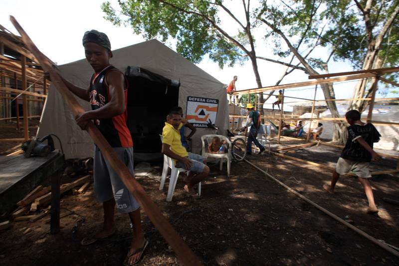 Em Marabá (foto) já são 198 famílias desabrigadas, 58 desalojadas e 194 afetadas. O município conta com cinco abrigos oficiais e dois não oficiais - estruturados pela própria comunidade. As famílias já começaram a receber o benefício eventual por meio das Secretarias Estadual e Municipal de Assistência Social.
FOTO: MÁCIO FERREIRA / AG. PARÁ
DATA: 16.02.2018
MARABÁ - PARÁ <div class='credito_fotos'>Foto: MÁCIO FERREIRA/ AG. PARÁ | <a href='/midias/2018/originais/a6b2d4e1-a365-4ce9-ae78-f21479014961.jpg' download><i class='fa-solid fa-download'></i> Download</a></div>