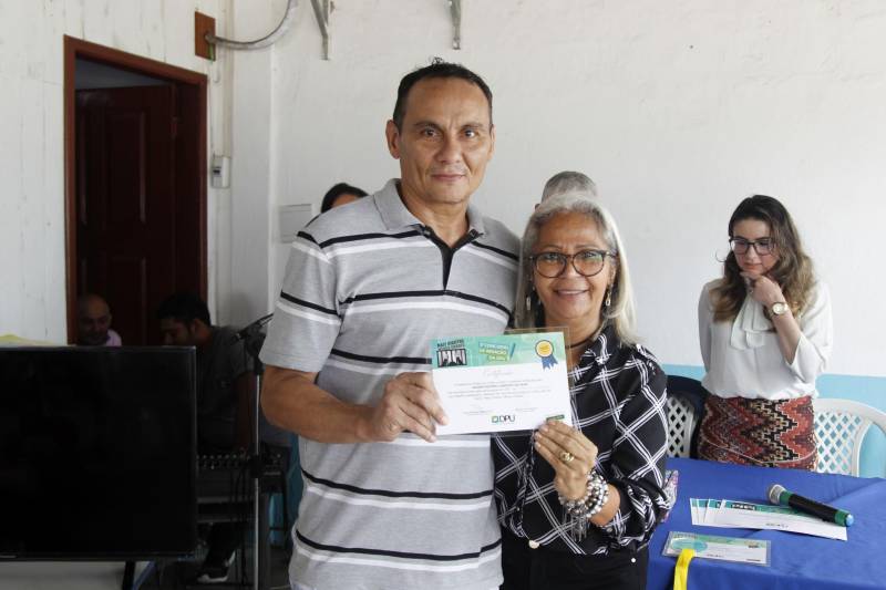 A Superintendência do Sistema Penitenciário do Estado (Susipe) realizou nesta quinta-feira, 10, a premiação do 3º Concurso de Redação realizado pela Defensoria Pública da União (DPU), com o apoio do Departamento Penitenciário Nacional (Depen), e que teve como tema "Mais direitos, menos grades". O evento teve por objetivo a certificação dos internos custodiados no Centro de Recuperação do Coqueiro (CRC), que conquistaram os três primeiros lugares de todo o Brasil.
FOTO: AKIRA ONUMA / ASCOM SUSIPE
DATA: 10.05.2018
BELÉM - PARÁ <div class='credito_fotos'>Foto: Akira Onuma / Ascom Susipe | <a href='/midias/2018/originais/a71bb4e6-51f0-4115-8f16-55f4606d17e6.jpg' download><i class='fa-solid fa-download'></i> Download</a></div>