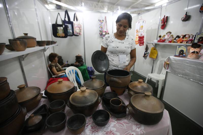 Setecentos artesãos de 54 municípios de diversas regiões do Estado estão reunidos na VI Feira Estadual de Artesanato (Fesarte). 

FOTO: CARLOS SODRÉ / AG. PARÁ
DATA: 22.11.2018
BELÉM - PARÁ <div class='credito_fotos'>Foto: CARLOS SODRÉ / AG. PARÁ    |   <a href='/midias/2018/originais/a777881f-ff45-4361-927c-f26a096d6e71.jpg' download><i class='fa-solid fa-download'></i> Download</a></div>