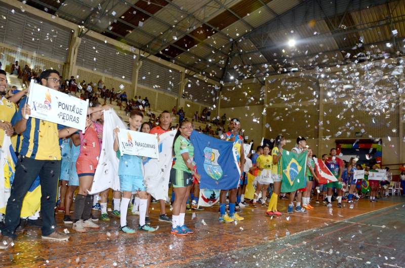 Emoção, integração e cores foram elementos que marcaram a cerimônia de abertura dos Jogos Abertos do Pará (Joapa), nesta quinta-feira (22). Quem compareceu ao evento presenciou atrações culturais e apresentações artísticas, no ginásio do Núcleo de Esporte e Lazer (NEL), em Belém.
FOTO: RAI PONTES / ASCOM SEDUC
DATA: 22.03.2018
BELÉM - PARÁ <div class='credito_fotos'>Foto: Rai Pontes/Ascom Seduc | <a href='/midias/2018/originais/a78fa4ed-7a8b-4971-8a1b-2b3525696390.jpg' download><i class='fa-solid fa-download'></i> Download</a></div>