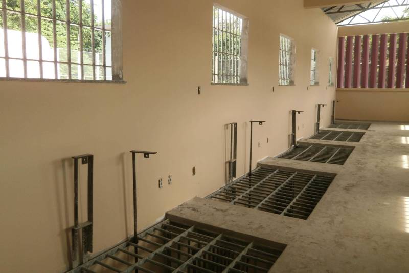 As obras do novo Centro de Recuperação Feminino (CRF) de Santarém, no oeste do Pará, estão em fase de conclusão. Cerca de 90% dos serviços já foram finalizados. A nova unidade está localizada no pólo penitenciário de Santarém, na vila de Cucurunã, e terá mais de 9 mil metros quadrados.
FOTO: CÉLIA MONTEIRO / DIVULGAÇÃO / ASCOM SUSIPE
DATA: 28.02.2018
SANTARÉM - PARÁ <div class='credito_fotos'>Foto: CÉLIA MONTEIRO / DIVULGAÇÃO / ASCOM SUSIPE | <a href='/midias/2018/originais/a7b69c2f-3405-47a1-86d9-15bf74e676a3.jpg' download><i class='fa-solid fa-download'></i> Download</a></div>
