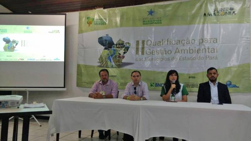 A II Qualificação para Gestão Ambiental dos Municípios do Pará (foto) iniciou na manhã desta segunda-feira, 25, no polo do município de Marabá, sudeste paraense. A ação segue até sexta-feira, 29, no Hotel Itacaiúnas. O evento é promovido e coordenado pela Secretaria de Meio Ambiente e Sustentabilidade (Semas) e o Programa Municípios Verdes, com apoio financeiro do Fundo Amazônia e gestão do Banco Nacional de Desenvolvimento Econômico e Social (BNDES).
FOTO: ASCOM / SEMAS
DATA: 25.06.2018
MARABÁ - PARÁ <div class='credito_fotos'>Foto: ASCOM SEMAS | <a href='/midias/2018/originais/a7e7650d-7e81-40eb-8dec-6ba0804c7a45.jpg' download><i class='fa-solid fa-download'></i> Download</a></div>