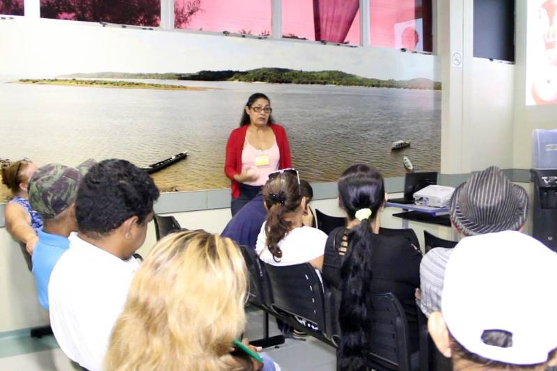 Para abordar o assunto, o tema escolhido foi "Prevenção é uma rotina de vida" apresentado pela psicóloga da unidade Sabrina Cavalcante. A palestra encerrou a ação de educação em saúde, durante o final de semana, na sede da Unacon, e serviu de alerta às mulheres como Maria Nunes Valente (foto), acompanhante de um paciente da Unidade e representante do Movimento de Mulheres de Tucuruí.
FOTO: ASCOM UNACON
DATA: 02.04.2018
TUCURUÍ - PARÁ <div class='credito_fotos'>Foto: Ascom Unacon | <a href='/midias/2018/originais/a7f13742-730a-49de-8cba-5bf81b2b6330.jpg' download><i class='fa-solid fa-download'></i> Download</a></div>