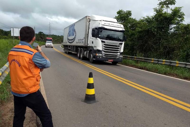 Cerca de 60 homens da Defesa Civil do Pará estão no município de Redenção, sul do estado, desde a última quarta-feira (28) Na noite de terça-feira, as fortes chuvas do período causaram o rompimento de três represas. Trezentas e cinquenta e oito famílias foram impactadas em dez bairros, 127 foram afetadas diretamente e 28 delas estão desalojadas. Um abrigo foi colocado à disposição pela prefeitura, mas as famílias desalojadas preferiram ficar em casas de parentes. Nenhuma vítima fatal ou acidentada foi registrada.

FOTO: DIVULGAÇÃO
DATA: 29.11.2018
REDENÇÃO-PARÁ <div class='credito_fotos'>Foto: Divulgação   |   <a href='/midias/2018/originais/a8348b03-60c3-4fab-9c14-a090c4a95e5a.jpg' download><i class='fa-solid fa-download'></i> Download</a></div>