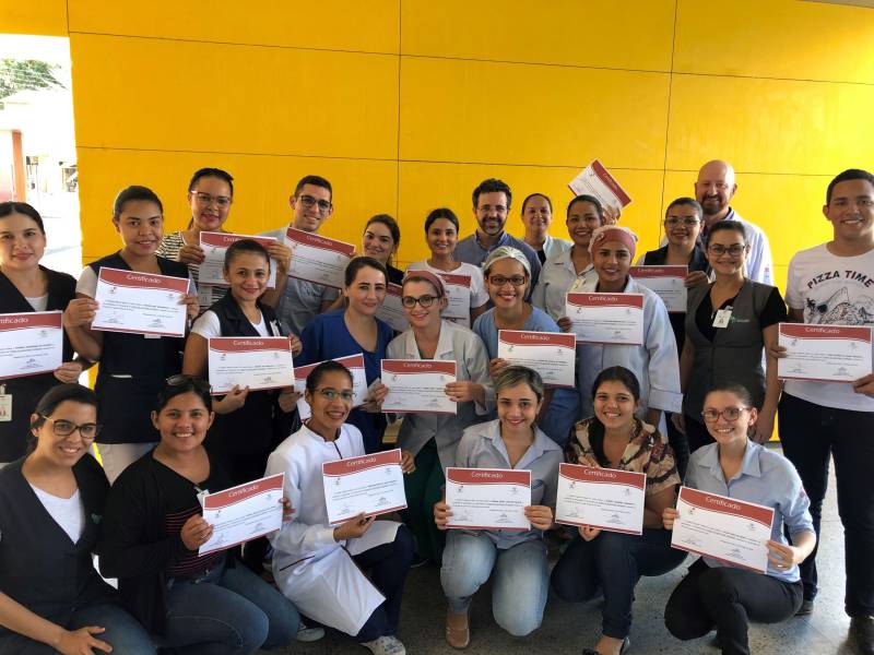 O Hospital Regional Público do Leste (HRPL), localizado em Paragominas, nordeste paraense, garantirá mais segurança aos seus usuários. Foi instituída este mês, a Comissão de Auditoria Interna da Qualidade, que terá papel importante na consolidação da qualidade e da segurança do paciente que vai impactar diretamente na melhoria contínua da assistência aos usuários do Sistema Único de Saúde (SUS).A comissão é composta de colaboradores atuantes no HRPL, capacitados (foto) para verificar se o ambiente hospitalar para manutenção dos padrões preconizados pela Gestão da Qualidade.

FOTO: ASCOM / HRPL
DATA: 15.06.2018
PARAGOMINAS - PARÁ <div class='credito_fotos'>Foto: ASCOM HRPL   |   <a href='/midias/2018/originais/a87e4219-4f8b-4a6a-8259-60d70c7c6a08.jpg' download><i class='fa-solid fa-download'></i> Download</a></div>