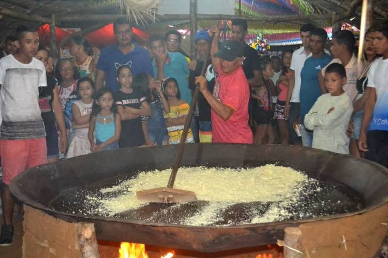 Começa nesta quinta-feira (14) o 25º Festival Folclórico de Tracuateua, com o tema “Nos trilhos da memória, Tracuateua nos encanta com suas histórias”, uma homenagem ao próprio município, localizado na região Rio Caeté.

FOTO: DIVULGAÇÃO
DATA: 14.06.2018
TRACUATEUA - PARÁ <div class='credito_fotos'>Foto: Divulgação   |   <a href='/midias/2018/originais/a88d3386-b98a-4761-a815-a1a7d067879c.jpg' download><i class='fa-solid fa-download'></i> Download</a></div>