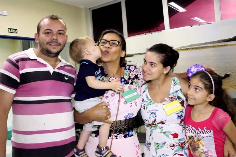 A usuária que reside em Marabá sempre vai às consultas acompanhada da família que reforça os laços de amor e esperança pela cura. Ela participou também das ações educativas em alusão ao Dia das Mães, na Unacon.

FOTO: ASCOM UNACON
DATA: 13.05.2018
TUCURUÍ - PARÁ <div class='credito_fotos'>Foto: Ascom Unacon   |   <a href='/midias/2018/originais/a88eee5f-2c8f-4aaf-aa27-e44099a4c76c.jpg' download><i class='fa-solid fa-download'></i> Download</a></div>