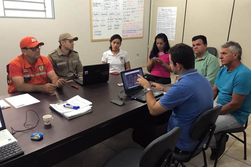 Cerca de 60 homens da Defesa Civil do Pará estão no município de Redenção, sul do estado, desde a última quarta-feira (28) Na noite de terça-feira, as fortes chuvas do período causaram o rompimento de três represas. Trezentas e cinquenta e oito famílias foram impactadas em dez bairros, 127 foram afetadas diretamente e 28 delas estão desalojadas. Um abrigo foi colocado à disposição pela prefeitura, mas as famílias desalojadas preferiram ficar em casas de parentes. Nenhuma vítima fatal ou acidentada foi registrada.

FOTO: DIVULGAÇÃO
DATA: 29.11.2018
REDENÇÃO-PARÁ <div class='credito_fotos'>Foto: Divulgação   |   <a href='/midias/2018/originais/a89eb106-c01d-4fdc-81bf-5e604c07fca4.jpg' download><i class='fa-solid fa-download'></i> Download</a></div>