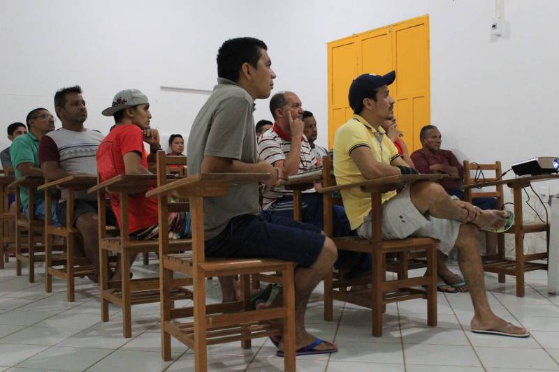 O interno Sandro Manuel, de 48 anos, vai prestar pela primeira vez vestibular para o Exame Nacional do Ensino Médio (Enem) para Pessoas Privadas de Liberdade (PPL). Foi dentro do Centro de Recuperação Agrícola Silvio Hall de Moura (CRASHM) que ele completou o ensino fundamental e agora finaliza o ensino médio. Para se preparar para a prova, o detento participou do “aulão” intensivo promovido na manhã desta quinta-feira (6), pela Fundação Pro Paz em parceria com a Secretaria de Educação do Pará (Seduc) e a Superintendência do Sistema Penitenciário do Estado do Pará (Susipe).

FOTO: VELOSO JÚNIOR / ASCOM SUSIPE
DATA: 07.12.2018
SANTARÉM - PARÁ <div class='credito_fotos'>Foto: Veloso Junior / Ascom Susipe   |   <a href='/midias/2018/originais/a8b70c5f-1401-482a-9a47-5a1d5d6c3faa.jpg' download><i class='fa-solid fa-download'></i> Download</a></div>