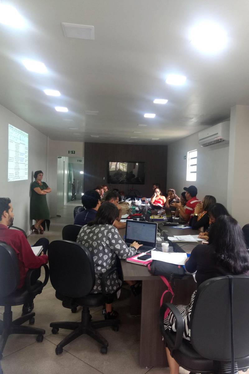 A Secretaria de Estado de Educação (Seduc) deu mais um passo para ampliar e consolidar o Programa Nacional de Alfabetização na Idade Certa (Pnaic) no Pará, cuja meta geral é assegurar que todas as crianças matriculadas no 3º ano do ensino fundamental sejam alfabetizadas até 8 anos de idade.
Na última terça-feira (8) e quarta (09) coordenadores regionais da Secretaria de Educação, responsáveis pela articulação com as secretarias Municipais de Educação, participaram de uma oficina coordenada pelo consórcio formado pelo Instituto de Desenvolvimento Educacional, Cultural e de Ação Comunitária (Ideca) e pela Fundação Vanzolini.
FOTO: ASCOM SEDUC
DATA: 09.05.2018
BELÉM - PARÁ <div class='credito_fotos'>Foto: ASCOM SEDUC | <a href='/midias/2018/originais/a8d30c92-5e50-4346-a938-8cfd1ed3999f.jpg' download><i class='fa-solid fa-download'></i> Download</a></div>