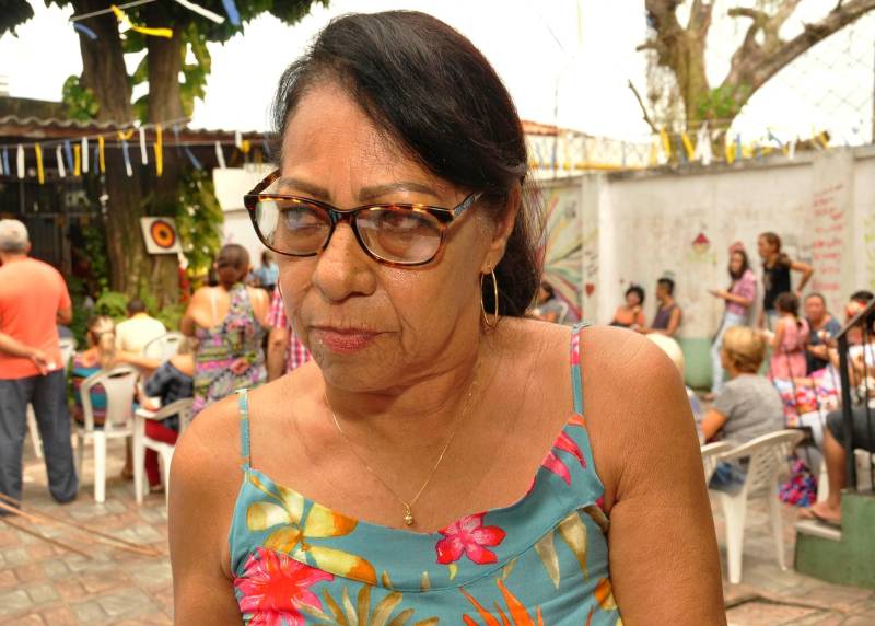 Para a enfermeira Dulce Magalhães, que trabalhou por 20 anos no Ciaspa e está há três no Caps Renascer, “o evento proporciona alegria e bem-estar aos usuários e faz com que se sintam em casa e úteis na sociedade”
FOTO: JOSÉ PANTOJA / ASCOM SESPA
DATA: 26.06.2018
BELÉM - PARÁ <div class='credito_fotos'>Foto: José Pantoja/ Sespa | <a href='/midias/2018/originais/a943c482-b522-448a-9465-b252ce70f68b.jpg' download><i class='fa-solid fa-download'></i> Download</a></div>