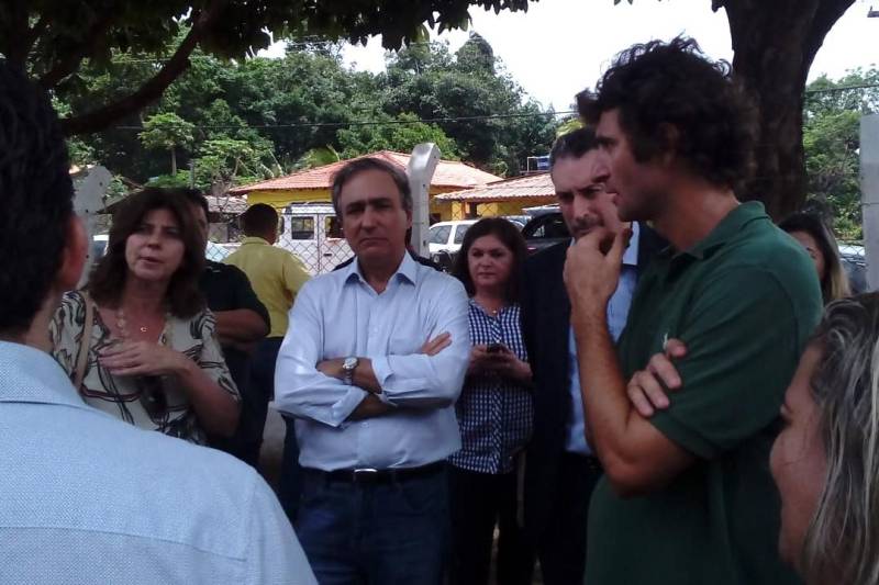 Belterra, na região do Baixo Amazonas, prepara-se para ganhar o primeiro Museu de Ciências da Amazônia (MuCA). Nesta terça-feira (13), uma solenidade que contou com a participação do titular da Sectet, Alex Fiúza de Melo (c); do secretário regional de Governo, Olavo das Neves; do prefeito em exercício de Belterra, Davirley Sampaio; do coordenador da AmaBrasil, Luiz Moura, além de outras autoridades políticas e da população marcou o início das obras de restauro do hospital desativado onde será erguido o museu.
FOTO: SAMUEL ALVARENGA / SECOM
DATA: 13.03.2018
BELTERRA - PARÁ <div class='credito_fotos'>Foto: Samuel Alvarenga / Secom | <a href='/midias/2018/originais/aa2990f7-a30d-4901-8023-d3f27e7a029b.jpg' download><i class='fa-solid fa-download'></i> Download</a></div>