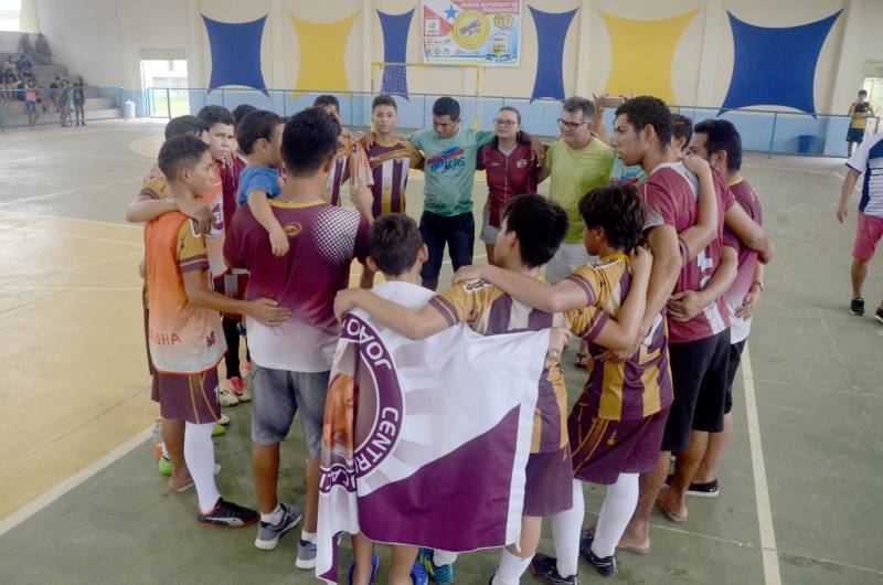 A etapa regional dos Jogos Estudantis Paraenses (Jeps), realizada de 16 a 19 de maio, no município de Igarapé-Açu, no nordeste do Estado, selecionou os times que vão disputar a etapa estadual, em junho, em Belém. Depois dos quatro dias de disputas, Castanhal foi apontada como a delegação que levará para a próxima etapa o maior número de times.
FOTO: RAI PONTES / ASCOM SEDUC
DATA: 20.05.2018
IGARAPÉ-AÇU - PARÁ <div class='credito_fotos'>Foto: Rai Pontes/Ascom Seduc | <a href='/midias/2018/originais/aab5d7f2-6a71-4479-af92-5962df17c30b.jpg' download><i class='fa-solid fa-download'></i> Download</a></div>